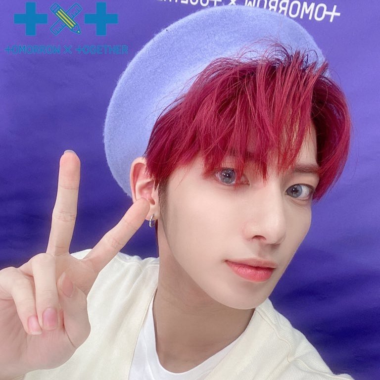 taejunhour's tweet image. thinking about taejun w purple beret