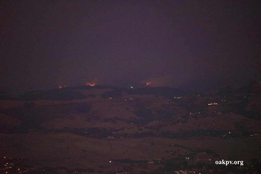 BlackKangoPhoto's tweet photo. The Battle for #Mounthamilton in #Sanjose continues as the #sculightningcomplex fire marches on towards #Lickobservatory. You can see where Cal Fire tankers dropped retardant to try to slow the fire down. https://t.co/HCXX8fnCF2