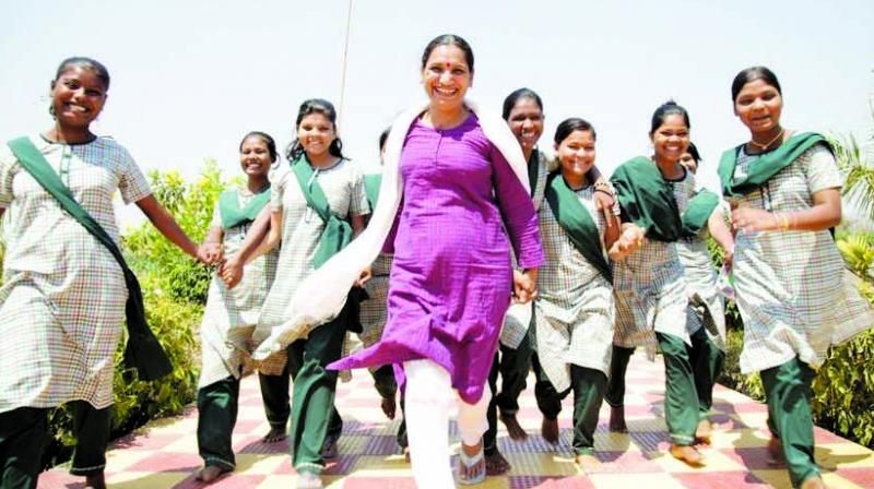 The inspirational <a href="/TriveniAcharya/">Triveni Acharya</a> has been fighting against sex #trafficking for over 26 years, and has rescued over 5000 young girls from various brothels. buff.ly/30t0a6O via <a href="/TheAsianAgeNews/">The Asian Age</a>