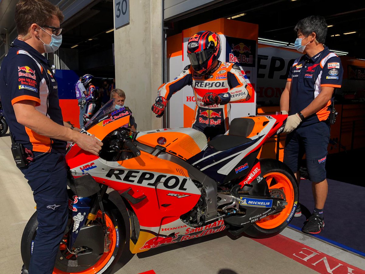 box_repsol's tweet photo. Nos ponemos el casco, nos montamos en la moto y... ¡arrancamos! 
Primeras vueltas del #FP12 de #MotoGP 
#AustrianGP https://t.co/W5mKoGWDYS