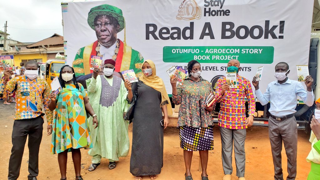 Otumfuofdn's tweet photo. Students of IMMAMIATU RASHIDIA Islamic Basic, Aboabo, in the Asokore Mampong Municipal benefit from "One Story Book Project."
Promoting reading and learning whilst at home.
#OneStoryBook
#SupportBasicEducation https://t.co/2OW4BPpngk
