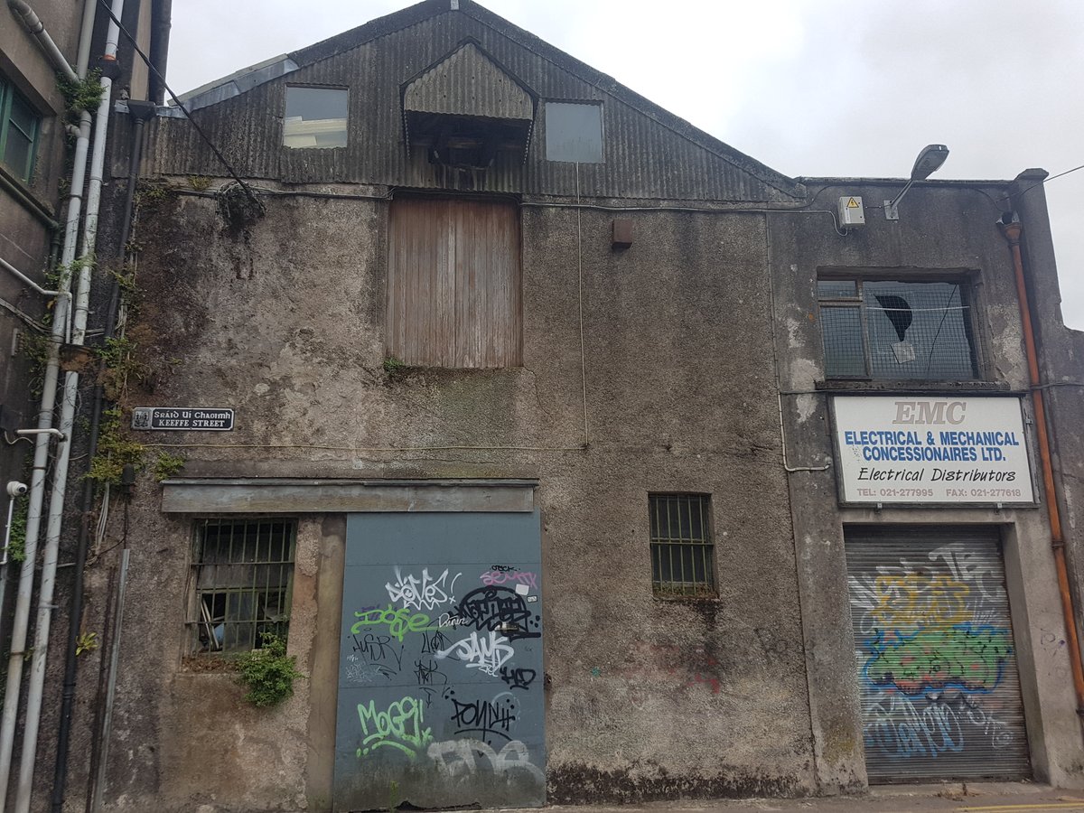 beautiful old warehouse in the heart of Cork city centreso much character, Dutch-design feel, so sad to see it left get to this state of disrepairbe amazing to see it restored, used as an arts, culture, play venue #HeritageWeek2020  #respect  #regeneration  #dereliction