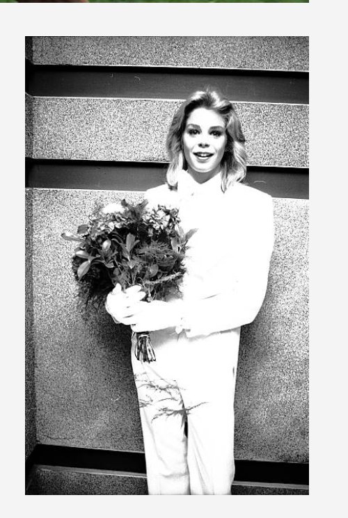 OlsenBenson2223's tweet photo. August 1976 Premiere of Alice In Wonderland An X Rated Musical Fantasy held at East Side Cinema NY NY starring #KristineDeBell in her only adult film performance #TerriHall #RonNelson #AlanNovak &amp; Kristine #AndyWarhol &amp; Kristine https://t.co/4IPUsGltHX