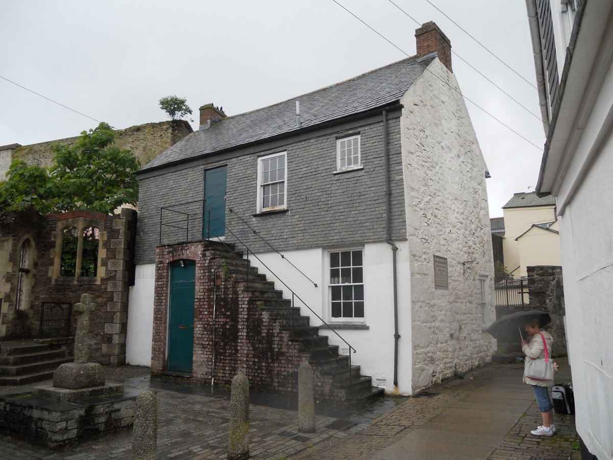 SRChristchurch's tweet photo. William Murdoch (or Murdock), born on this day in 1754 - Scottish inventor &amp; engineer, who lived in this house in Redruth, Cornwall (1782-98), the plaque crediting him with inventions for both steam engines &amp; gas lighting #Cornwall #Scotland #inventions #industry #history https://t.co/aCfsEbBMaL