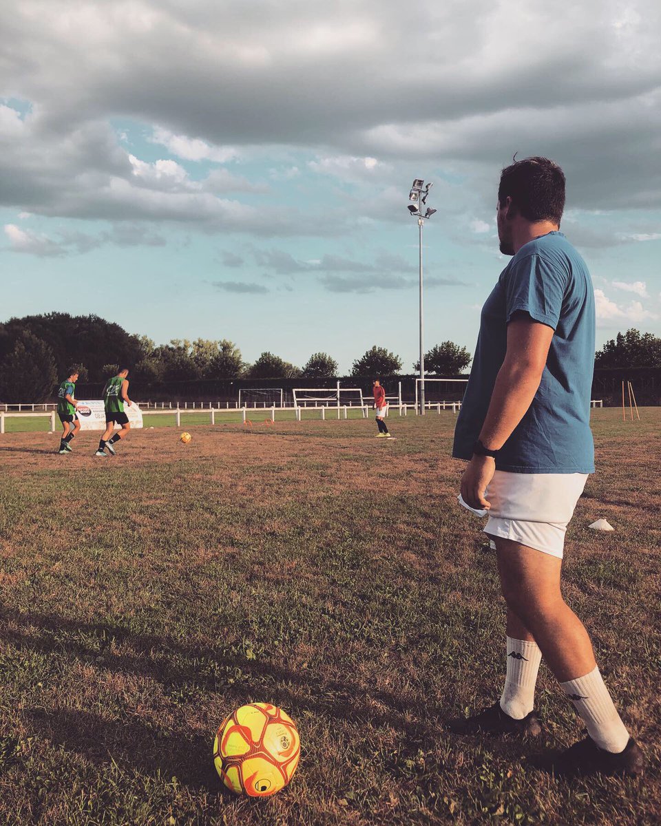 VaretzAC's tweet photo. 𝗨𝟭𝟱 / 𝗨𝟭𝟳 ⚽️

Nous recrutons toujours des jeunes pour notre catégorie U15 en entente avec Ussac et @USDonzenac ! Rejoignez nous ! 💙🧡💚

Prochain entraînement ce samedi de 15h à 16h30. 🔜

#ParPassionDuFoot #ParAmourDuClub https://t.co/gkuOmvbkvc