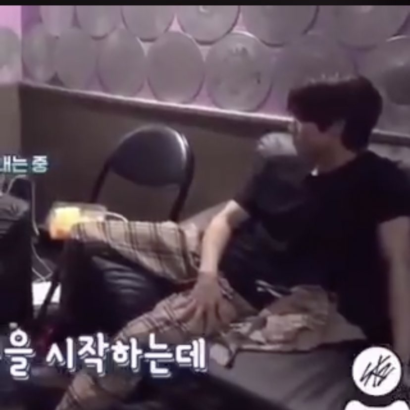 i think we can all agree that jisung manspreading agenda