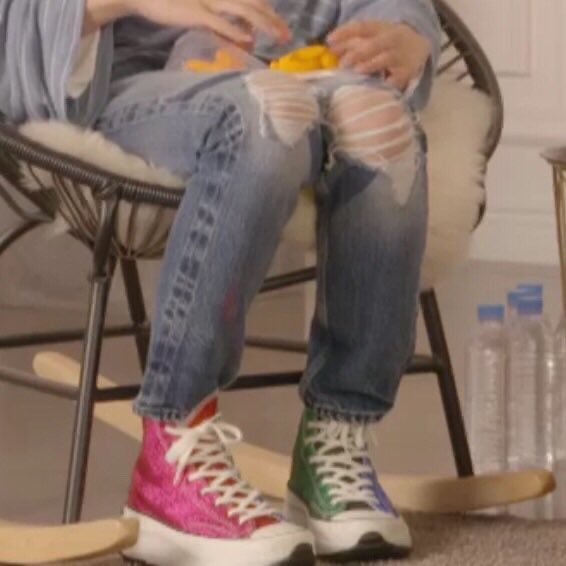 end of thread but here a little bit of jisung anime girl in case you missed it too