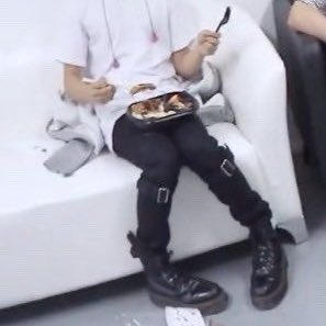 end of thread but here a little bit of jisung anime girl in case you missed it too