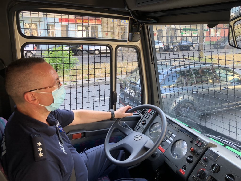 VGleitsmann's tweet image. Wir bekommt man einen Berliner Problemkiez in den Griff? In #Wedding hat die Polizei eine Antwort gefunden: mit Sport. Meinen Ausflug zur Berliner Polizei gibt es hier zum Nachschauen: tvthek.orf.at/profile/ZIB-Na… und hier zum Nachhören:
 oe1.orf.at/player/2020082… #wedding #berlin #kbna