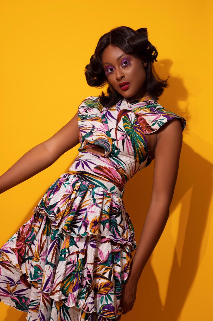 fowlermodels's tweet photo. ANGEL KANU ✨🍶✨
Photographed by @thedejioluokun
Styling by @the_stylian
Beauty by @isi_signature
#FowlerModels #FowlerGirl #AngelKanu #BestGirls #Fowler https://t.co/QjZnDPTKGA