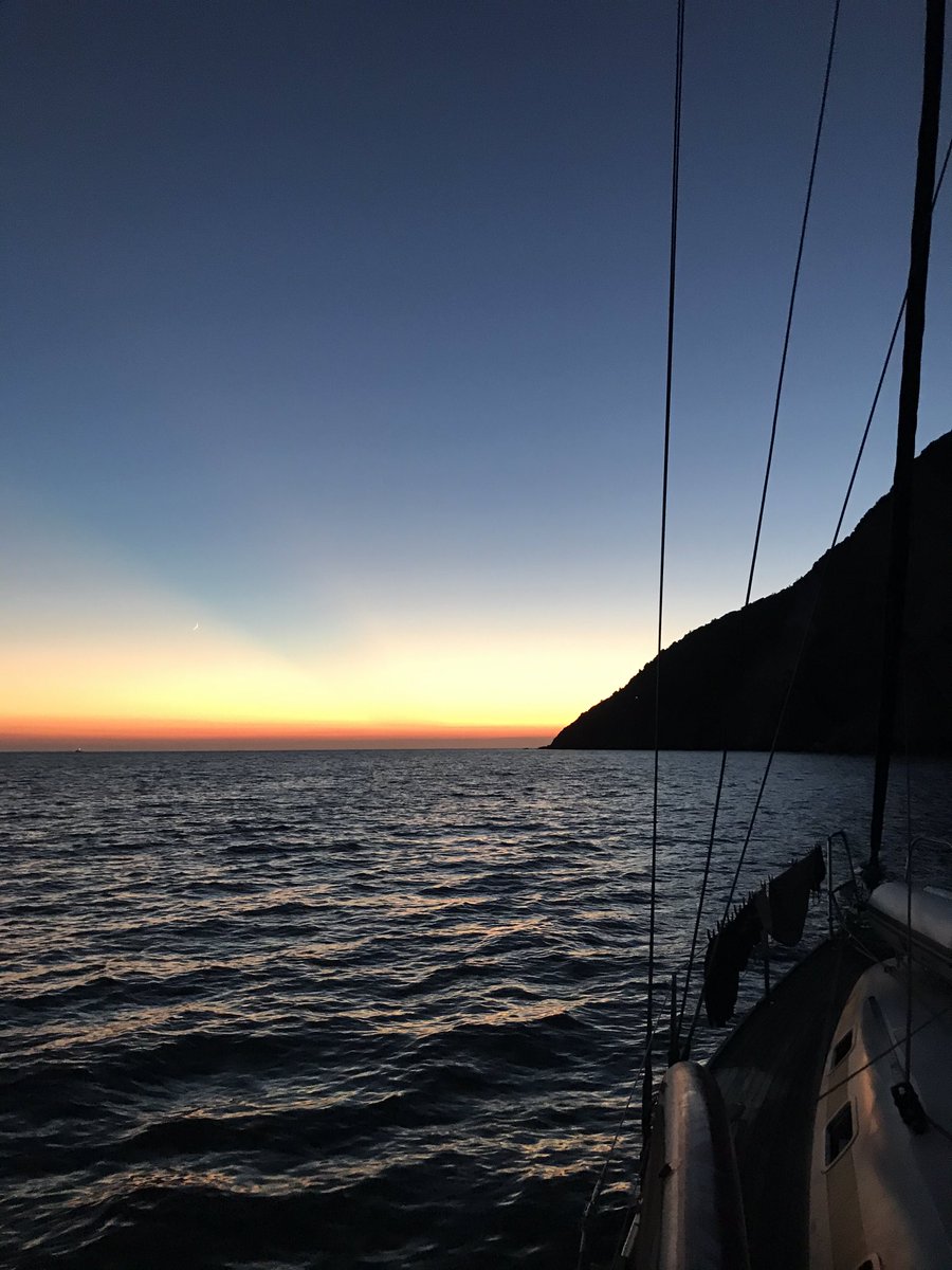 c_encore_b_ea's tweet photo. J5,mes vacances à bord, escale à porto vénere et les cinque terres #sailing #sailingsunset #sailingholiday #voilier https://t.co/HPfdkgPSgQ