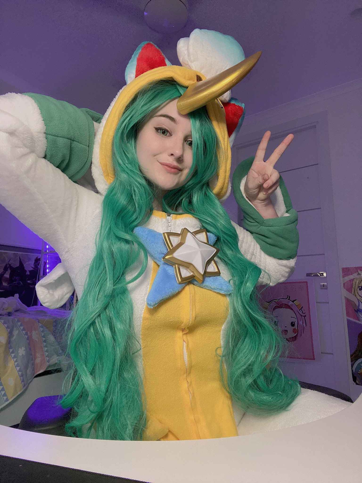 Gracie Waifu on Twitter: "Retweet if you love league of legends 🥺💚💛🤍…