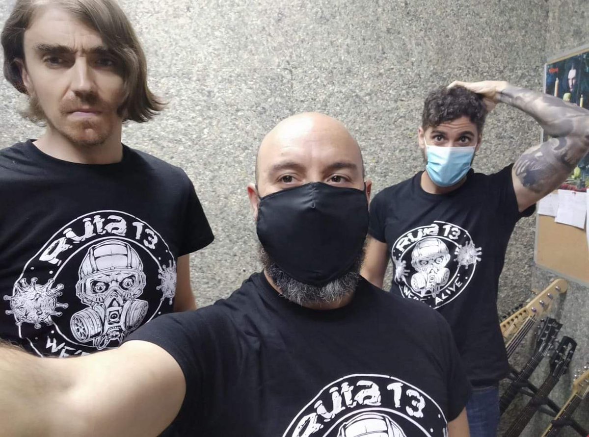 Ante la situación que están viviendo los profesionales del ocio musical nocturno poco podemos hacer más allá de solidarizarnos y lucir estas camisetas molonas de nuestro querido Ruta 13.
Aunque solemos... [Texto completo: m.facebook.com/story.php?stor…]