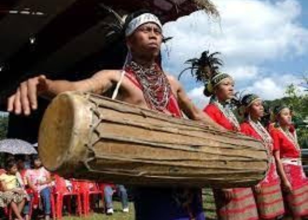 Shillong is music capital of India.Guwahati is one of the major destination for live rock band performances.Music festivals like Hornbill National Rock Contest,folk music and tribal dance festivals.Tribes use instruments like Tamak drum,flute,khamb,lambang are made of bamboo.