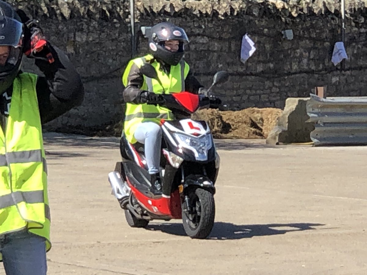 ChrisCtphoto's tweet photo. My Maja doing her CBT test today and here i sit now while sheโs out on the main roads here in quirky town of Thame ๐คฉ๐ฌ๐ง๐ at least its warm and sunny ๐๐ด๓ ง๓ ข๓ ฅ๓ ฎ๓ ง๓ ฟโญ๏ธ #christownendphotographer #thame #powerbiking #AClassTraining #piaggioliberty โญ๏ธโญ๏ธโญ๏ธ https://t.co/JcUXvyz7qM
