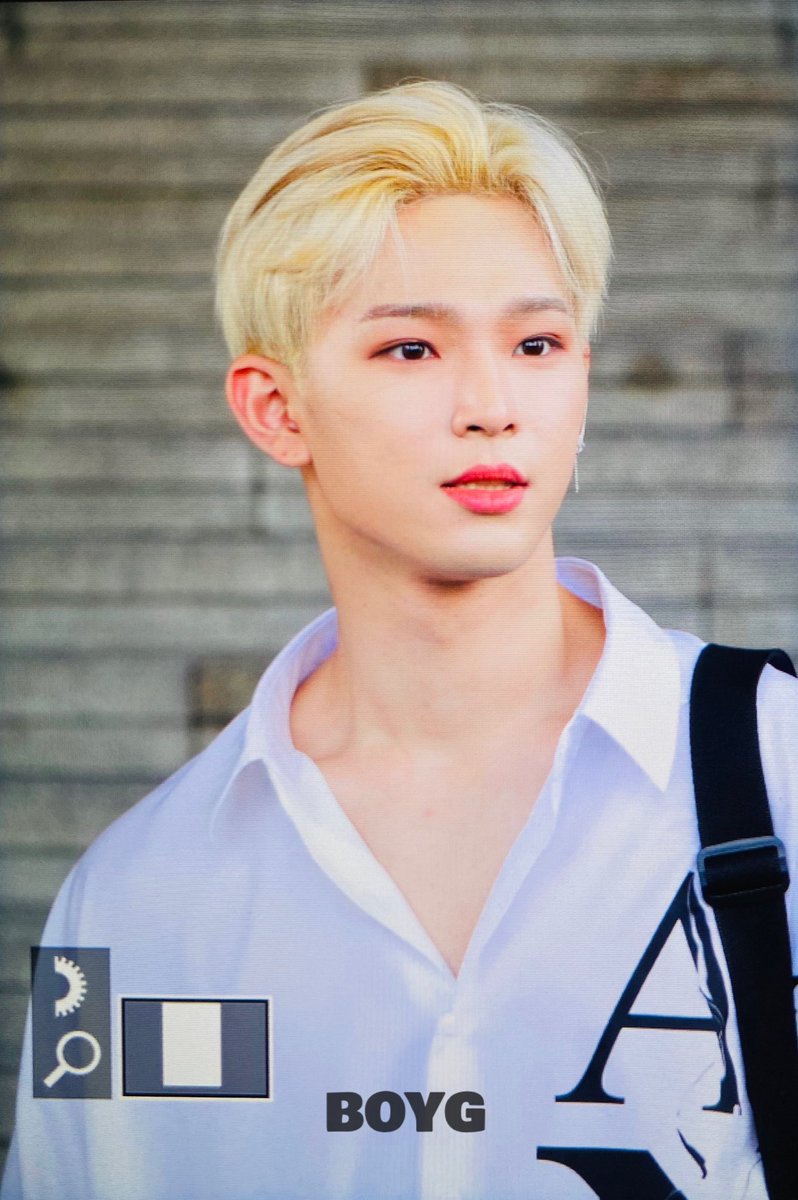 0726BOYG's tweet photo. 200821 뮤직뱅크 퇴근 
#원어스 #이도 #ONEUS #LEEDO #김건학 #건학 #イド @official_ONEUS https://t.co/ucqrHjfNbq