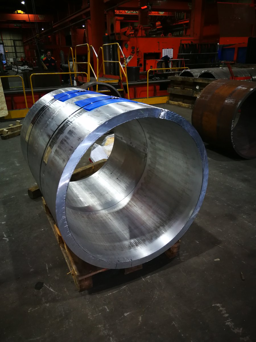 AngleRingCo's tweet photo. Heavy #PlateRolling is a bit of an art form. Getting it right and turning thick flat plate into a tube or cone shape requires a lot of precision and patience.
Thankfully, we have that in abundance at Angle Ring - as well as state of the art #PlateForming and rolling machinery. https://t.co/JWw27v45Hx
