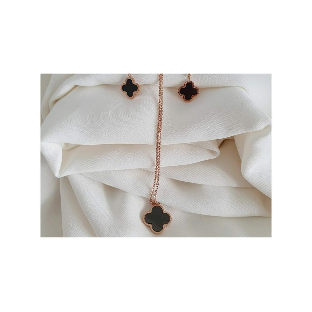 custombymo's tweet photo. Shop our clover chain set for N4000 only.
▪︎Available in Black and Red
▪︎Stainless steel https://t.co/LtmP81YFMl