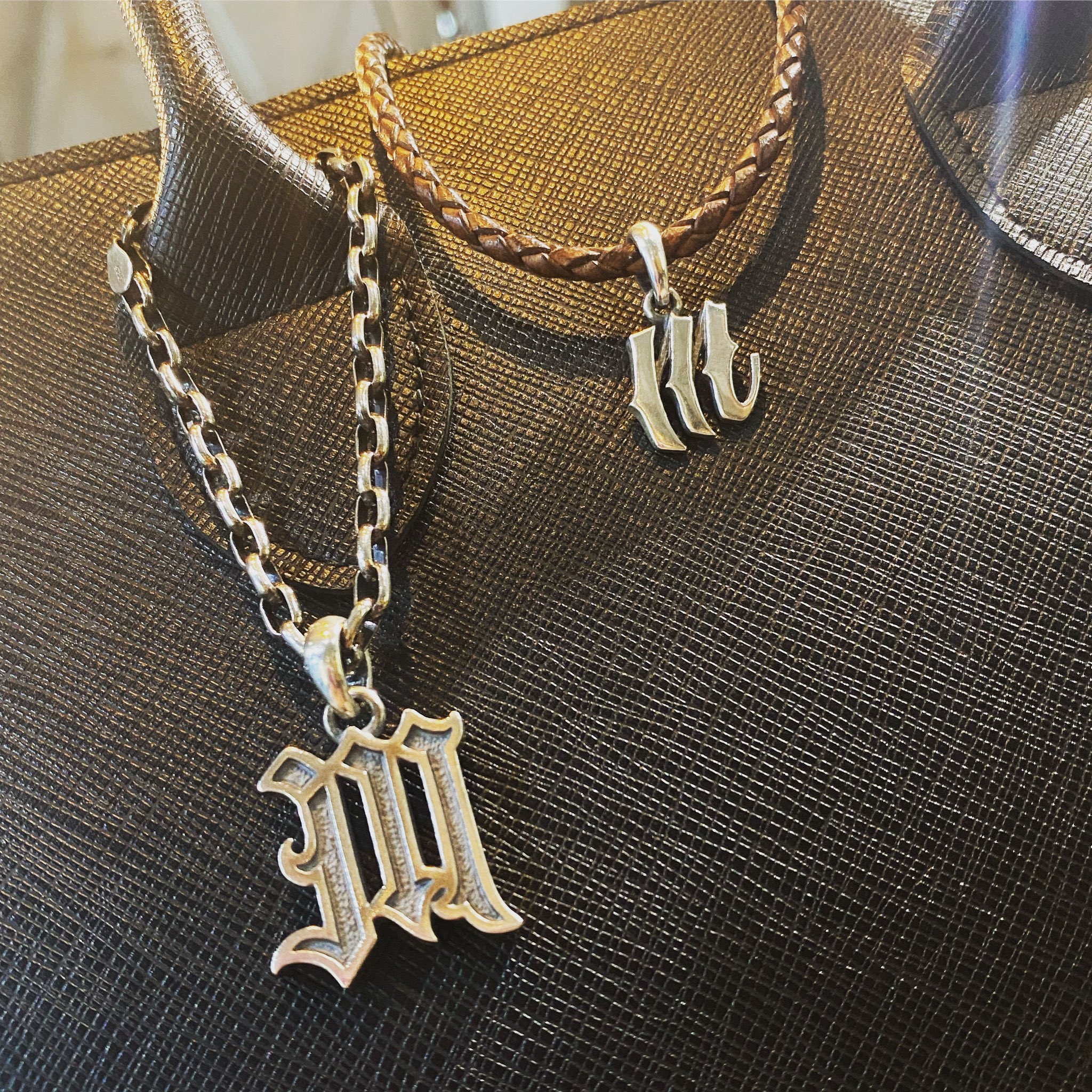 Ginya静岡店 小文字のmは革紐でネックレスとしてgetしてくれました O 苗字も名前もイニシャルm 結婚で苗字 変わってもイニシャルm 笑 他のイニシャル選んでもいいんだよ 笑 Rat Raceフェアは今週末まで Ratrace シルバーアクセサリー