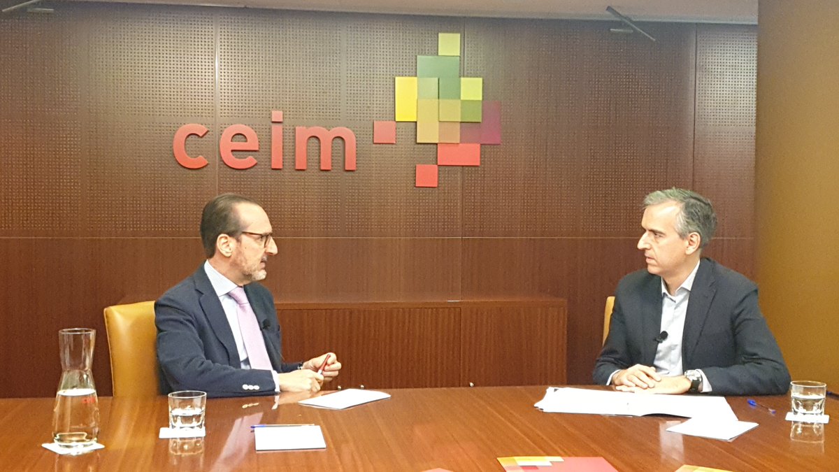 UNOlogistica's tweet photo. #LogisticalTimes📰 | #UNOLogística ha participado, en la Feria Virtual del Empleo, mediante una entrevista online para abordar las claves del sector de la #logística y el #transporte, por situarse como generador de empleo en algunas de sus áreas ➡️ https://t.co/9xToqAJXxt. https://t.co/2IJVnJosoT
