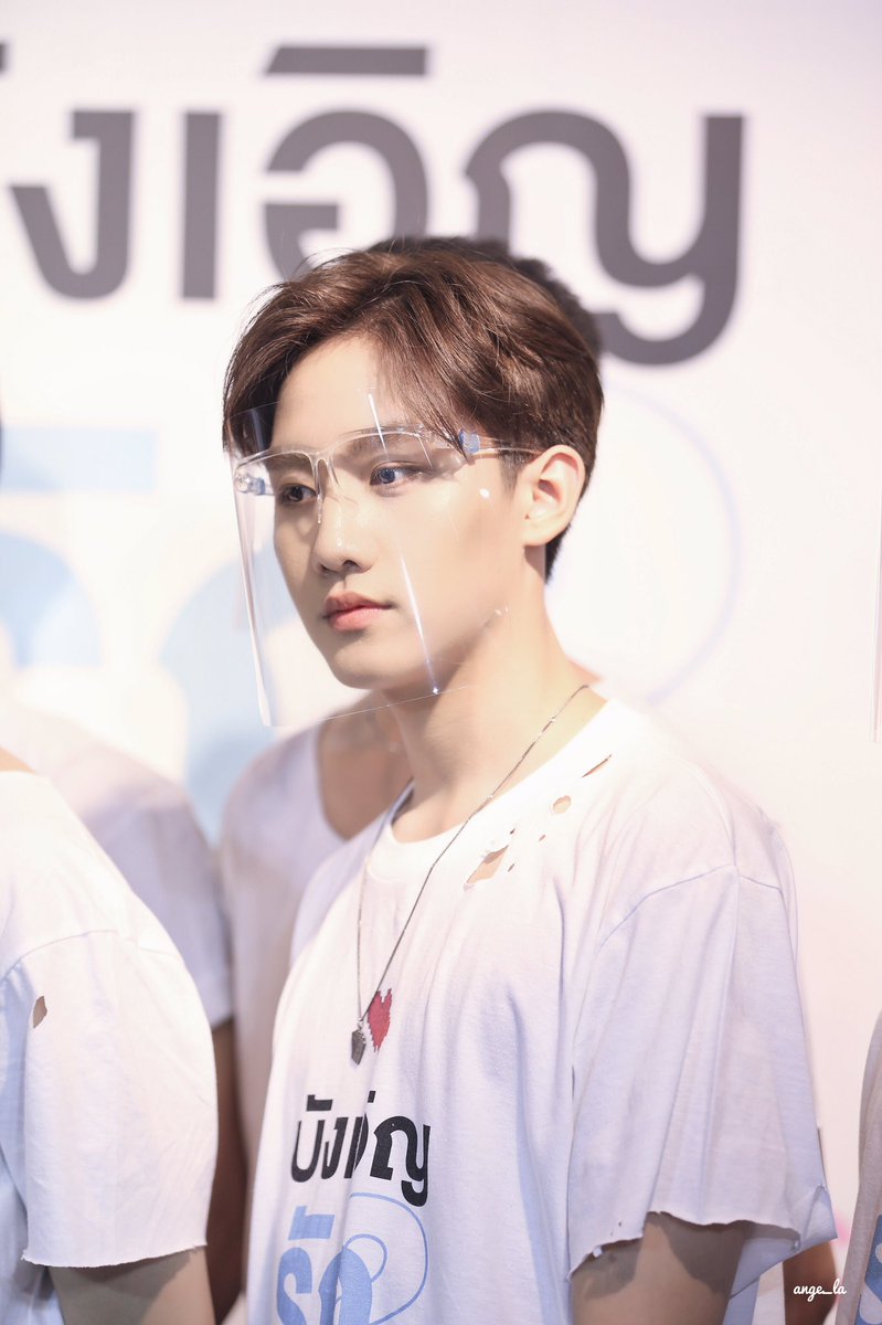 ANMarkSiwat's tweet photo. 200820 LBC2 Presscon
✂️fashion🤣
#LBC2Presscon 
#หัวใจศิวัช 
@Mmarksiwat https://t.co/Zc1aXx310s