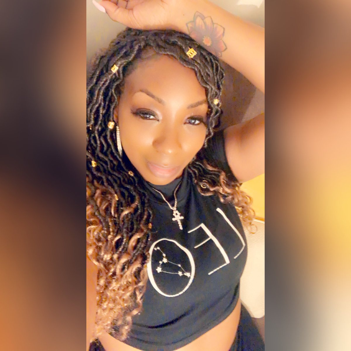 theehealedhoney's tweet photo. It’s my 42nd yrs Young Day Today Yall🥳🎉🎈💋🥳🎉🎈 https://t.co/oLLbiKl9gC