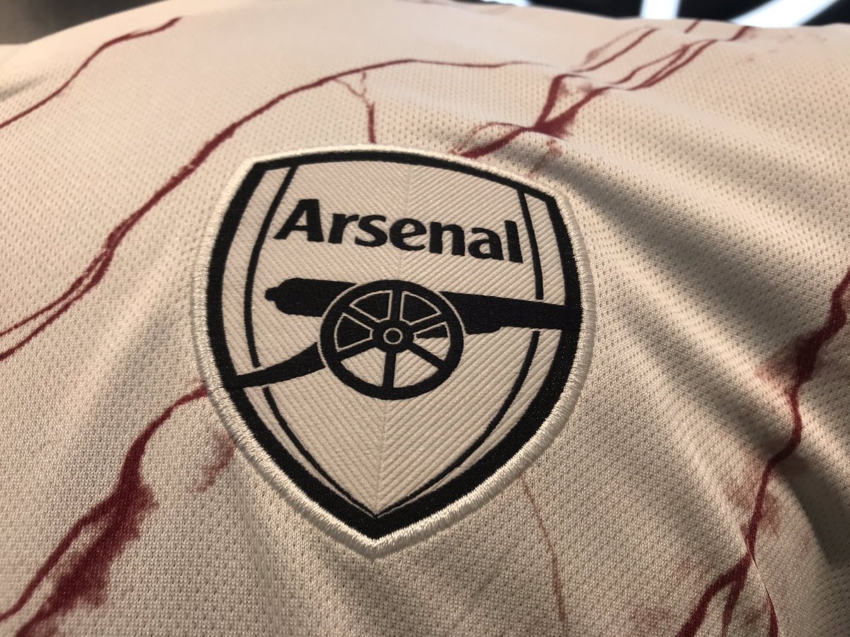 northbanksyafc's tweet photo. Here you can clearly see how every new Arsenal Away shirt varies a little from one to another. #MurderKit #Arsenal #ItsGrowingOnMe https://t.co/W2vYYkkphy
