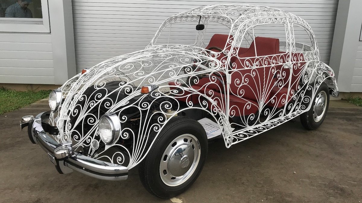 Check out this little cutie! Who would drive this VW Bug?! @VW #Vintagebug #VW #metalmasterpiece #Volkswagenart 

vw-now.com/home/feed/pres…