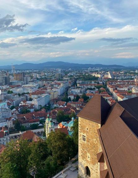 AnnaNetrebko's tweet photo. And once again-Panorama! Beautiful Ljubljana! 💙 И снова панорама! Невероятной красоты!!! https://t.co/s3nY4iWJXl