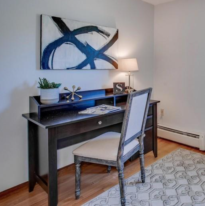 stagedoccasions's tweet photo. Last day of the workweek!  Yay, it's Friday!!!
*
*
*
*
#homestaging #propertystyling #stagingworks #stagingbusiness #homestylist #propertystaging #homedesign #decorlovers #beautifulhome #realestatecoach https://t.co/6xvRn6wW8N