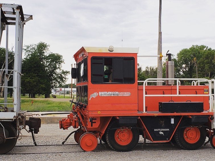 American_Plains's tweet image. Our Albert location is trying out our new rail car mover. This Shuttlewagon will help make loading rail cars more safe and efficient. It can also be moved to other locations as needed! #rail #grainshipment #grain #railroad #grainstorage #greatbendcoop #solutionsforgreatness
