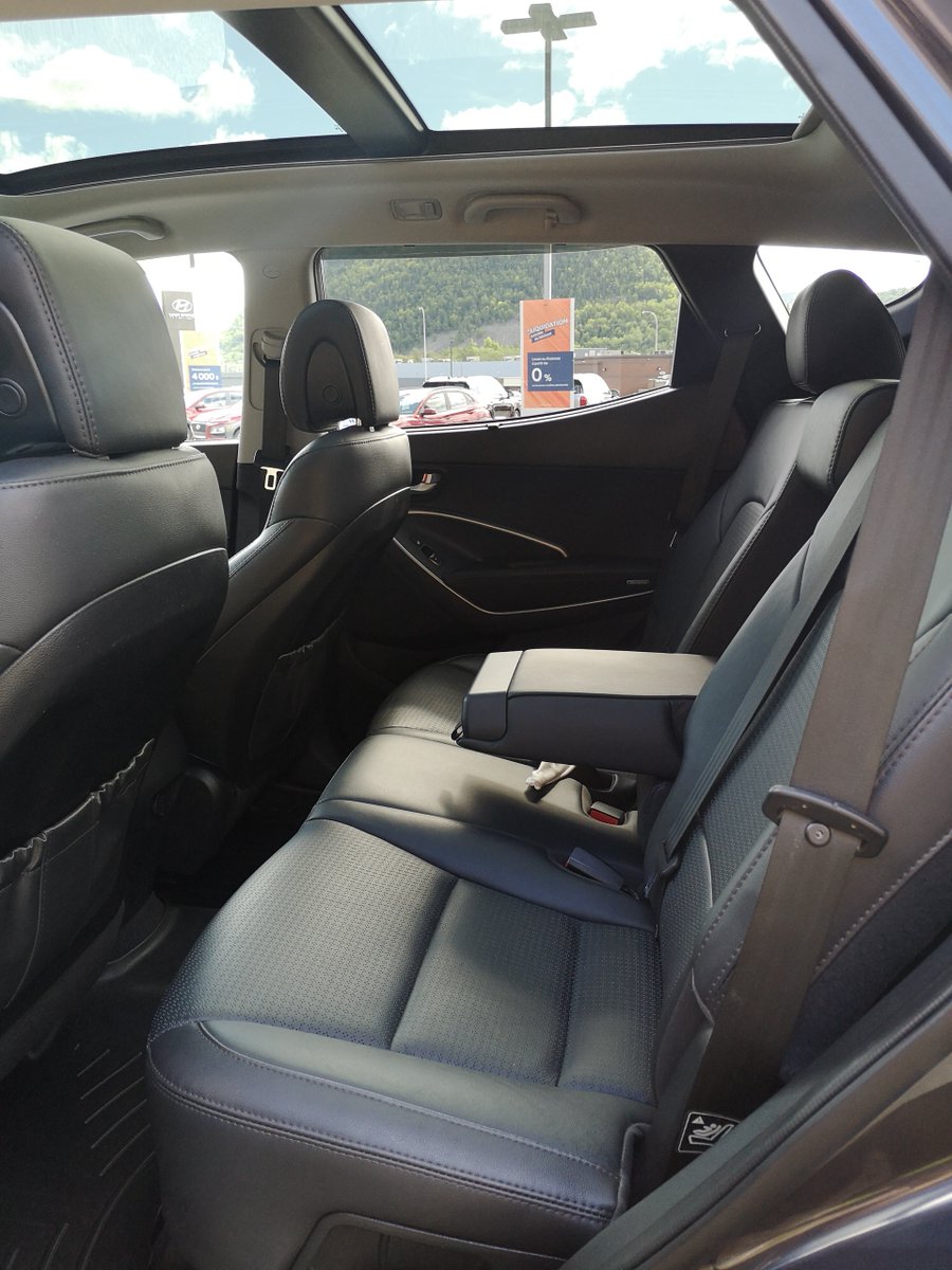 GenHyundai's tweet photo. Hyundai Santa Fe 2.0 Turbo 2015  sièges avant et arrière chauffants, la commande de démarrage et une liste des concessionnaires installés accessoires. Appelez le 506-753-8000. https://t.co/sihbSZ9Ecj