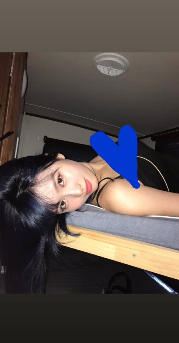 misayeon's tweet photo. Momo's IG story update 🍑

#TWICE #트와이스 @JYPETWICE https://t.co/XfCJ5SACBn