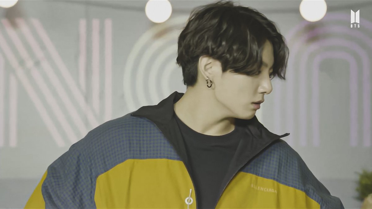 archivekukk's tweet photo. 💛#JK https://t.co/9aenOOBy1a