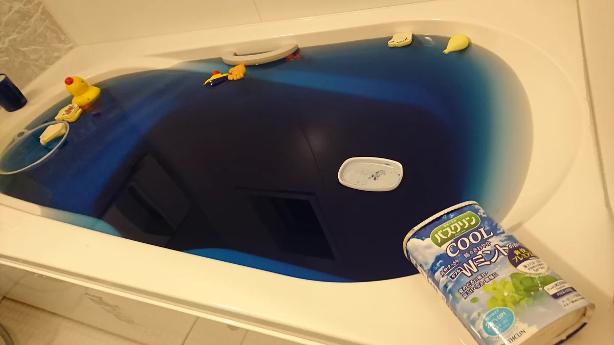 浴槽に深海が出現？www次男を一人でお風呂に入れた結果、大量のバスクリンを･･･www