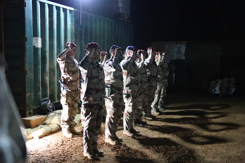 ForcesOperation's tweet image. Des membres de l'#ESTSOF (Takuba), du détachement ESTPLA 7 &amp;amp; quelques français de #Barkhane réunis pour célébrer le Jour du rétablissement de l'indépendance de l'#Estonie🇪🇪

📸@Kaitsevagi