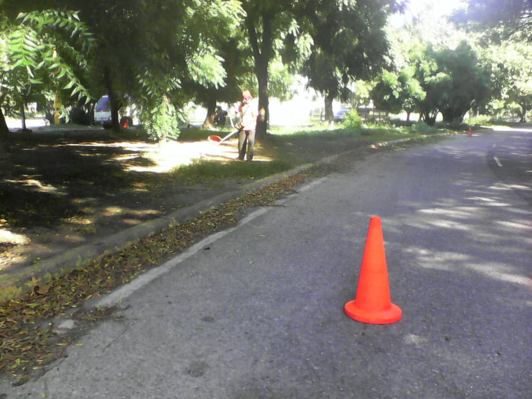 Hoy #21Agos las cuadrillas de desmalezado del <a href="/IAMIB11/">IAMIB</a> se despliegan en la Avenida Bolívar a la altura de San Jacinto

#Aragua