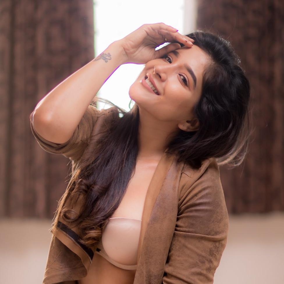SakshiagarwalF's tweet photo. #NewProfilePic 
@ssakshiagarwal 😍😍 
killing beauty

Mam please say one hi ☺🙂...
That's my dream ... https://t.co/hK6NCVf2IW