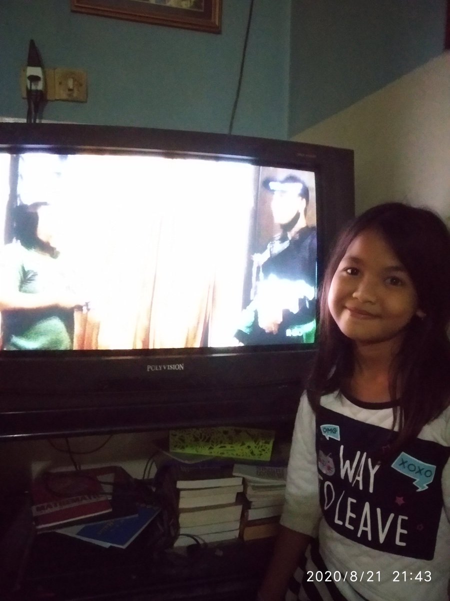 Berbagi bagi saya adalah Bisa membantu mama papa dan mengajak adik adik belajar dan bermain bersama. karena kebetulan saya adalah anak pertama dari 5 saudara #indonesiagiveaway