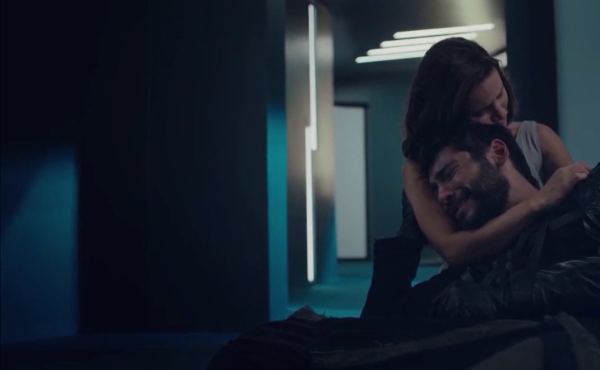 alwayshopes_'s tweet image. Kardeşlik,aile kavramları işin içine girince senaryoların uçması,sahnelerin ciğer bırakmaması...Hiç şaşmaz kalbim çıt.💔 #3percent #3porcento #3percentNetflix