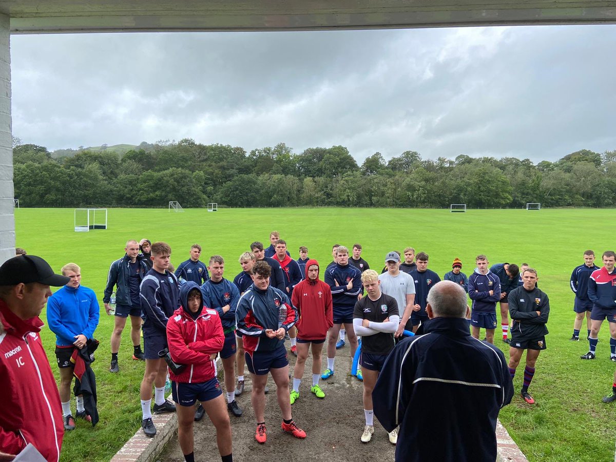 LlandoveryColPE's tweet photo. GREAT TURN OUT at Preseason Senior Rugby Training #Time keeping #Attitide #Respect #Discipline 💪🏼🏉💪🏼 @scarlets_rugby https://t.co/KbUZGM94Z9