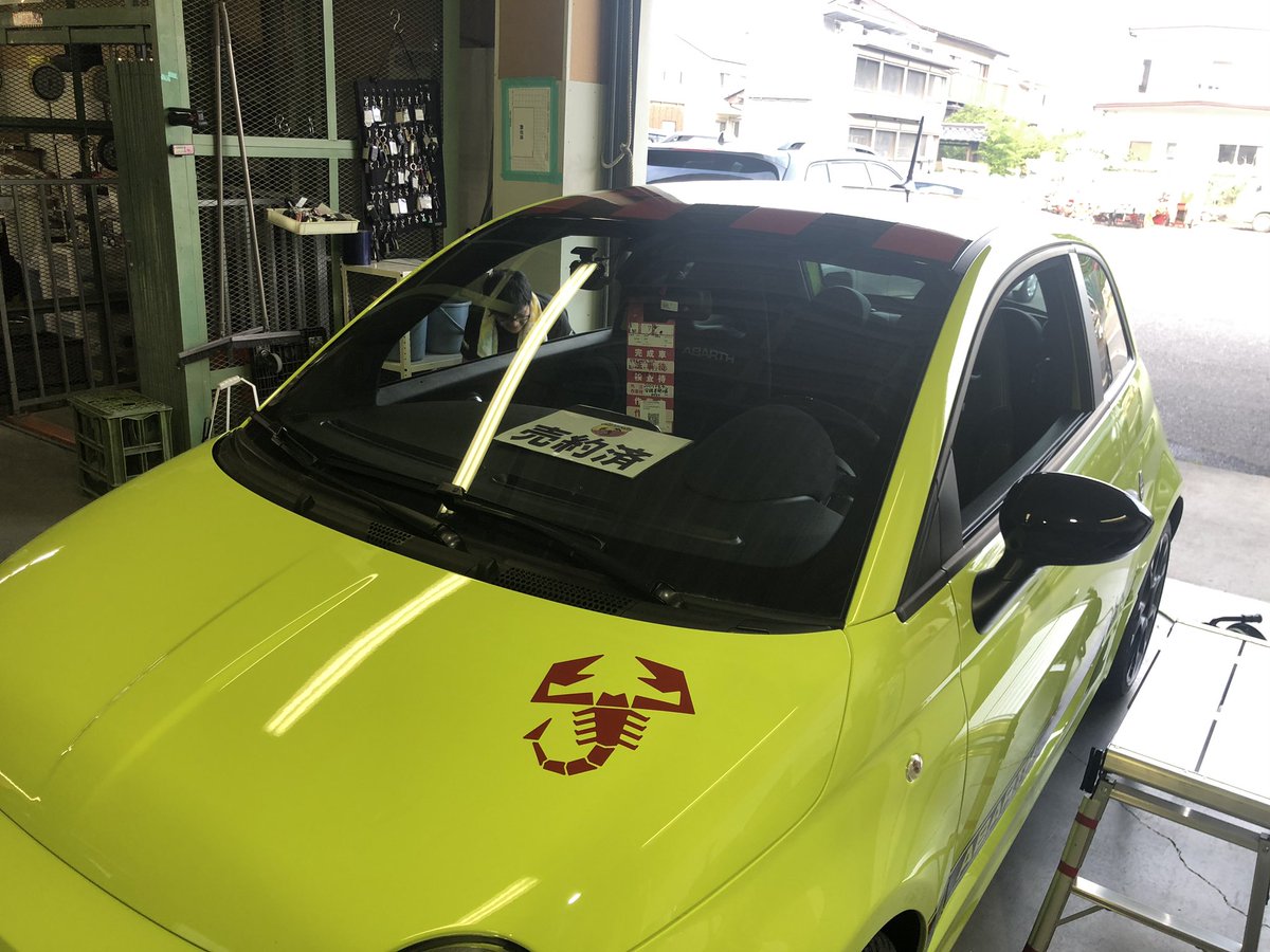 LaplusDesign's tweet photo. 暑い！暑い！あーつーいー！
てことでいつも大変お世話になっております地元ディーラーさんにて。
毎度ありがとうございます😊
#laplusdesign  #カーラッピング #プロテクションフィルム #貼り専門店 #アバルト595 #純正デカール #地域密着良心店 #出張施工承ります #jcwa #広がれカーラッピングの輪 https://t.co/MWdER6oQHm