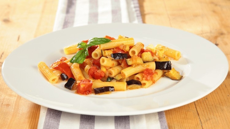 Corro a cucinare 

Oggi 

"Pasta a Picchipacchiu"

Salsa di pomodoro,  melanzane fritte,  filetti di acciuga, basilico e una grattugiata di pepe

Semplice e veloce

Ci rivedremo nel pomeriggio con il nuovo #

Parleremo di Arte 💝