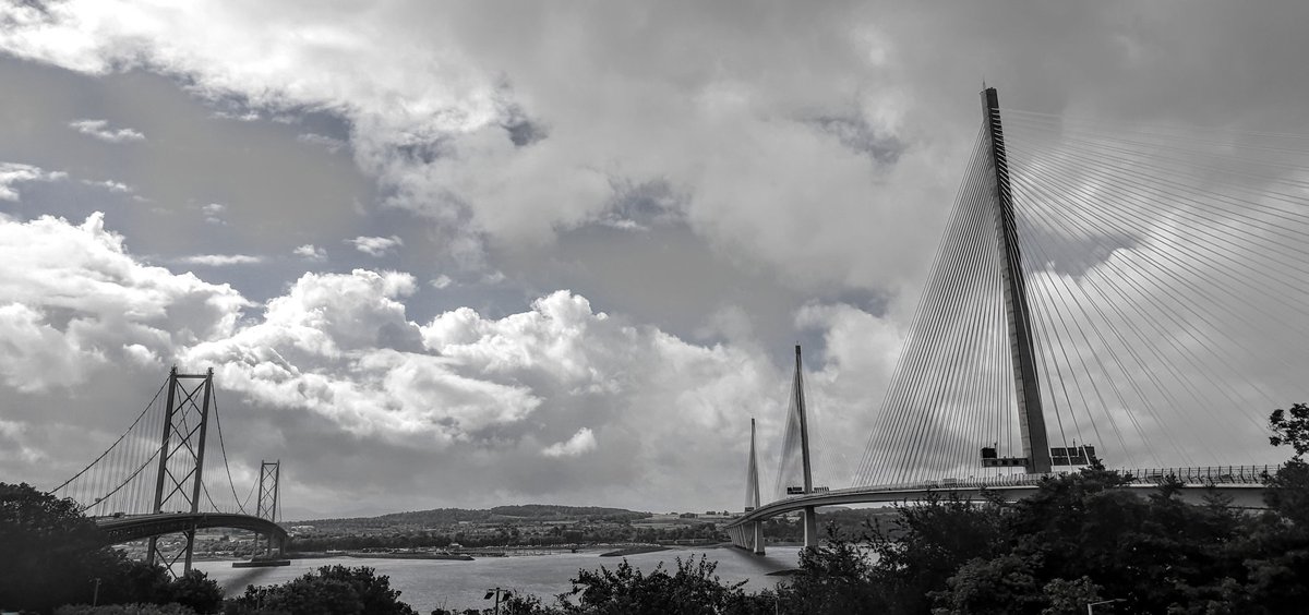 StephenAHenry's tweet photo. Current view #Embra #ForthRoadBridges #NorthQueensferry https://t.co/yjW3plwidk