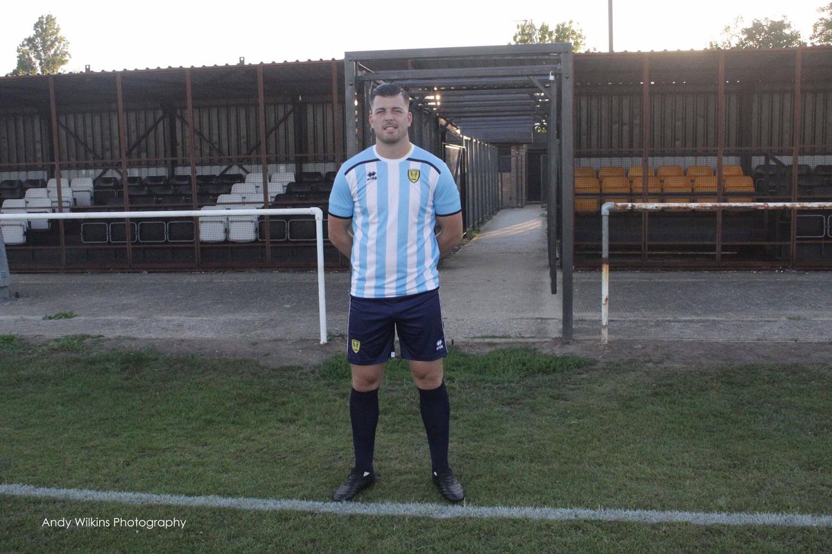 #WearTheShirt 
New signings @BillRungay and <a href="/_JamiePrice97/">Jamie Price</a> donning the new Southend Manor home and away kits by <a href="/ErreaOfficial/">Erreà Sport</a> that will be worn as of a September 1st.
If interested in purchasing a new shirt, please contact us for more information.
Photos: <a href="/wilkins_media/">Andy Wilkins Media</a>