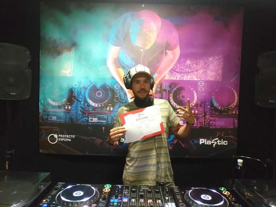 #proyectoespuma #granada
#curso_deejay

▶️Formamos y promocionamos artistas desde el 2005◀️

👉El VERANO de la "nueva normalidad" 🔝🔝🔝

💥 No dejes tú formación en manos inexpertas‼️