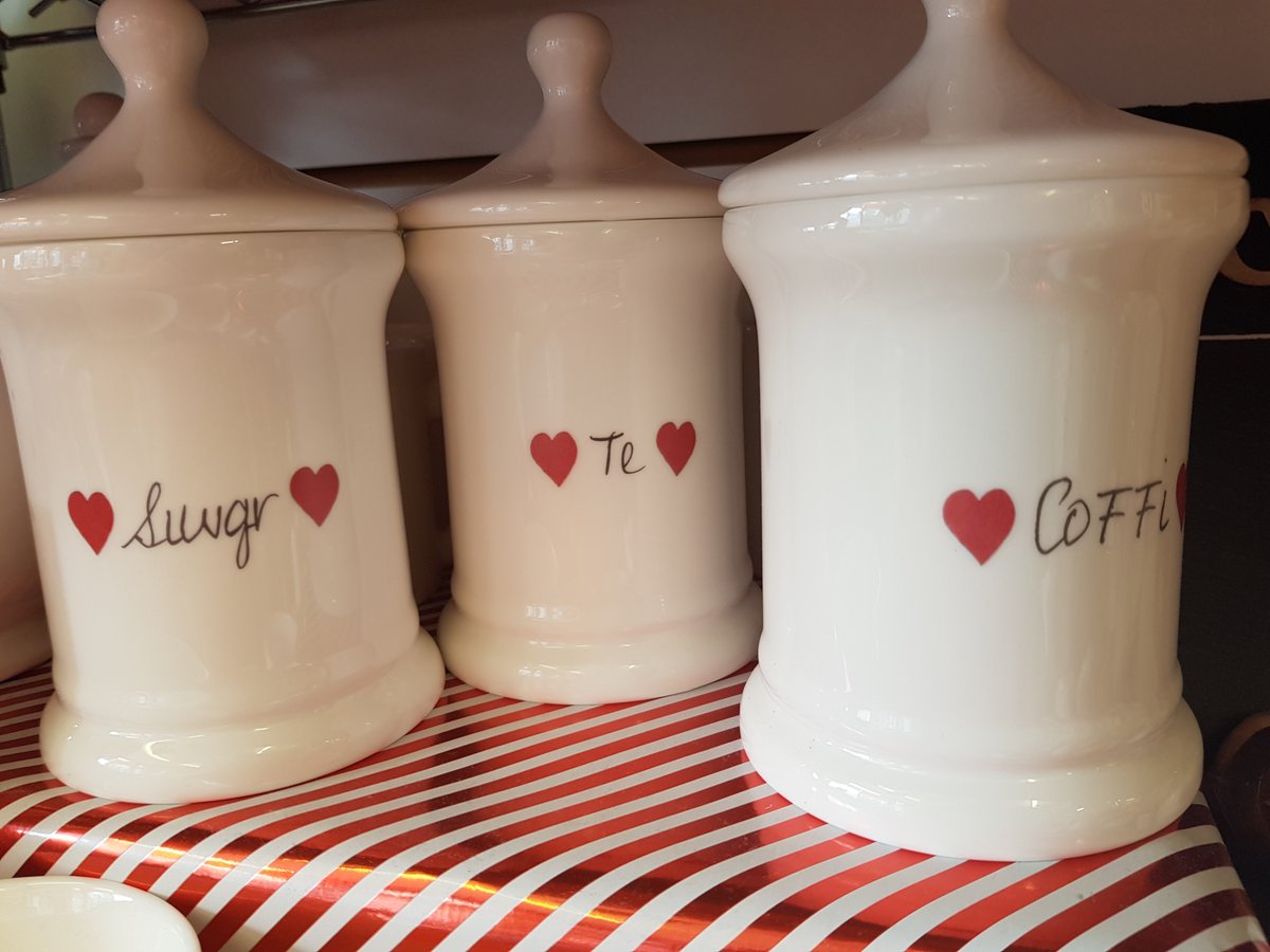 SiopNanog's tweet image. Heb cael rhain yn y lliw yma o'r blaen!  Cyntaf i'r felin - bryshwch draw @SiopNanog #Caernarfon #yagym #coffi #siwgr #te #anrheg #anrhegion #cegin