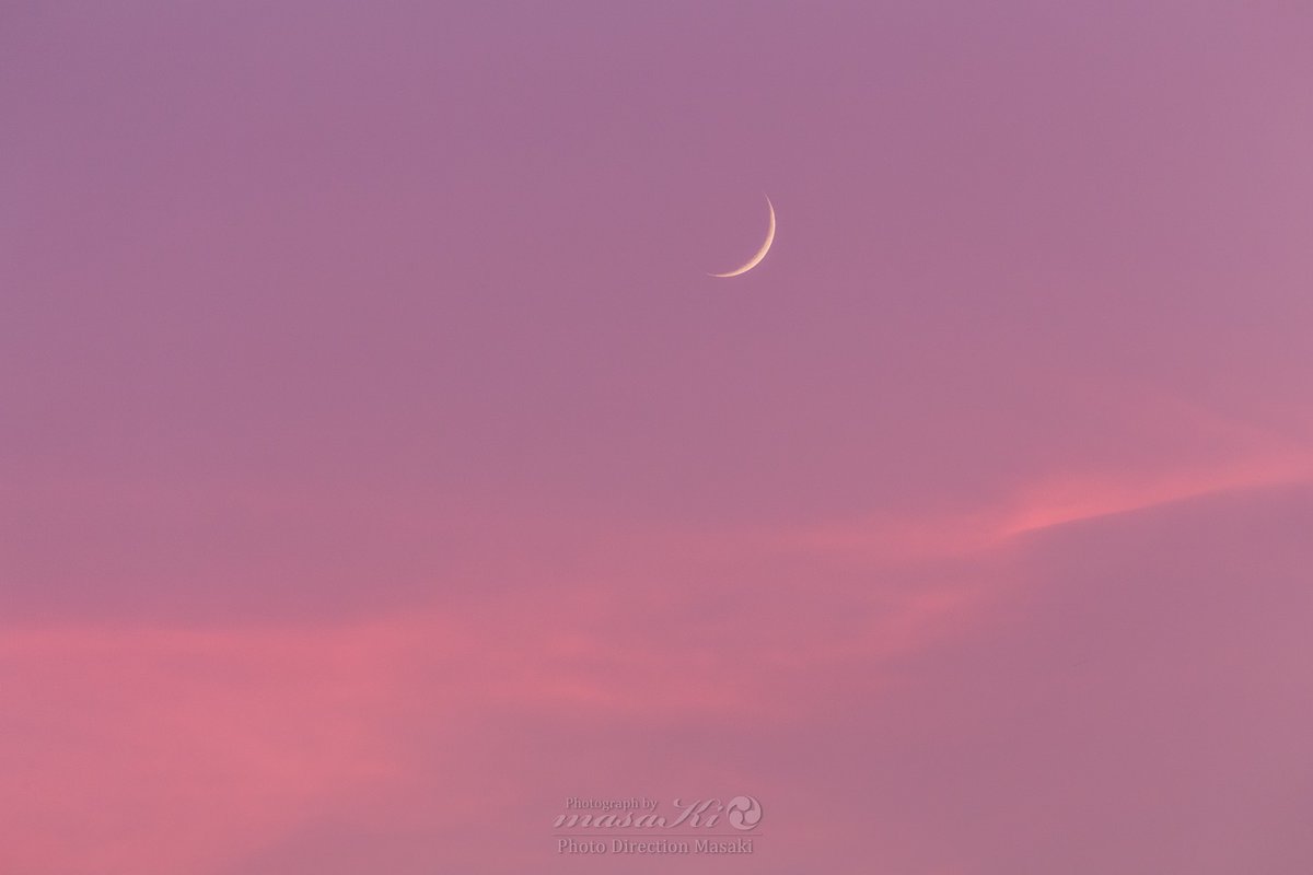 Masaki على تويتر 夕焼け空に輝く三日月 淡いピンク色の空を漂う月も風情があって素敵です 写真は今日 富山市から撮影