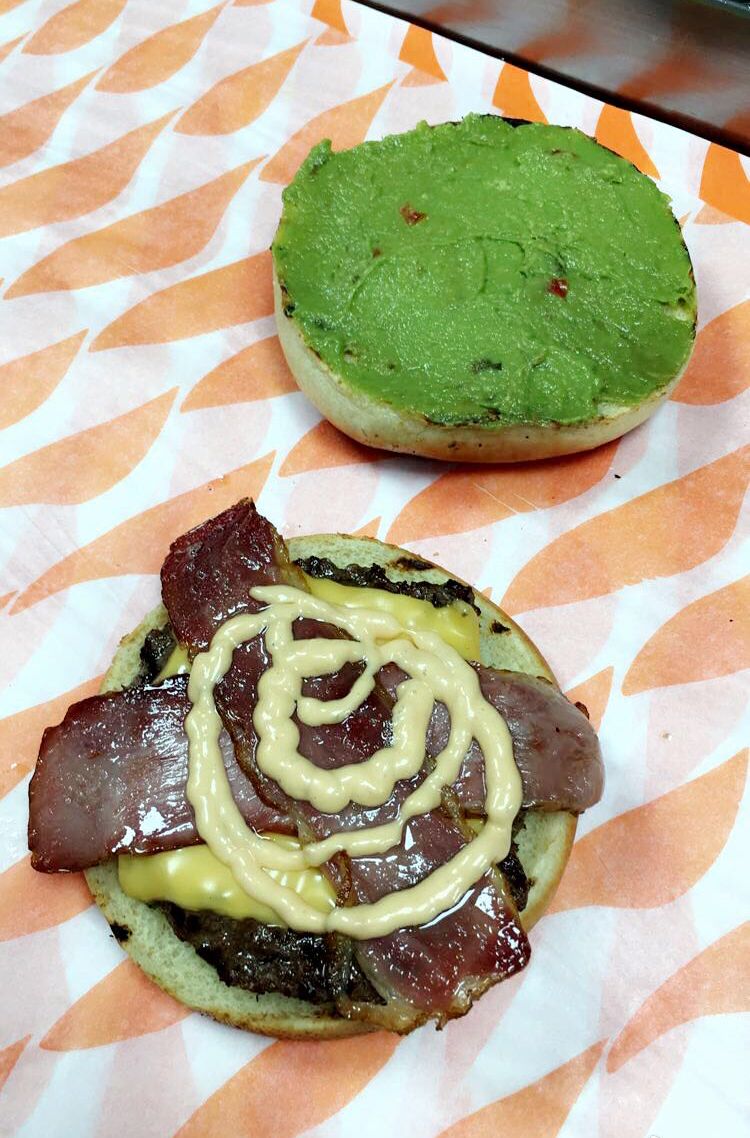 MeatyBuns's tweet photo. Avocado on burgers. Yay or nay? 🥑🍔 https://t.co/a5iYzO5Wq3