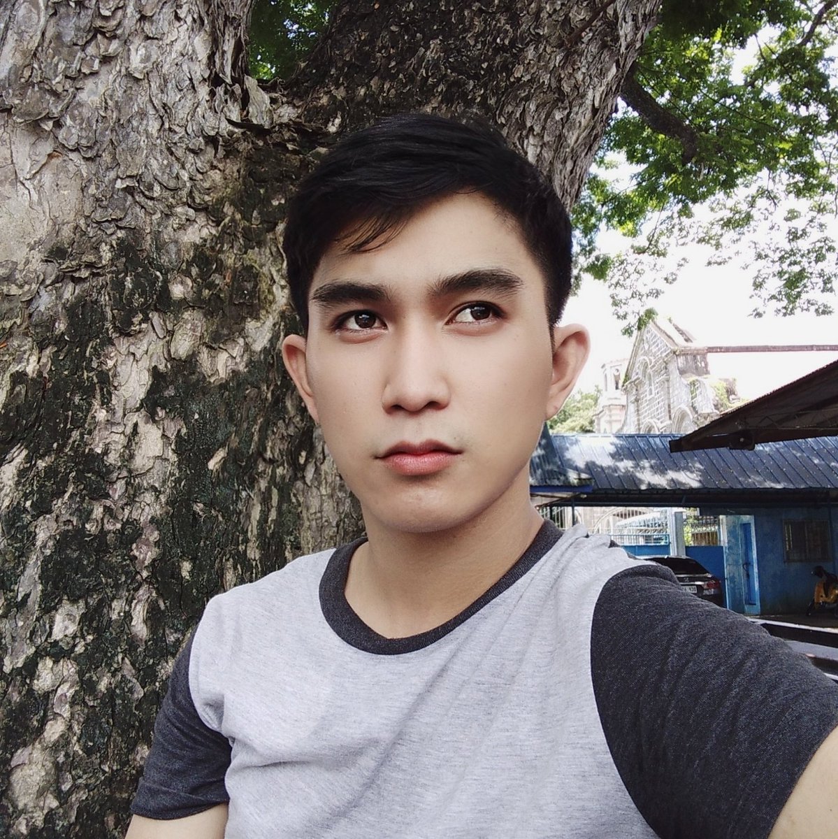 JHowould's tweet photo. #NewProfilePic https://t.co/xPU9tL1ofw